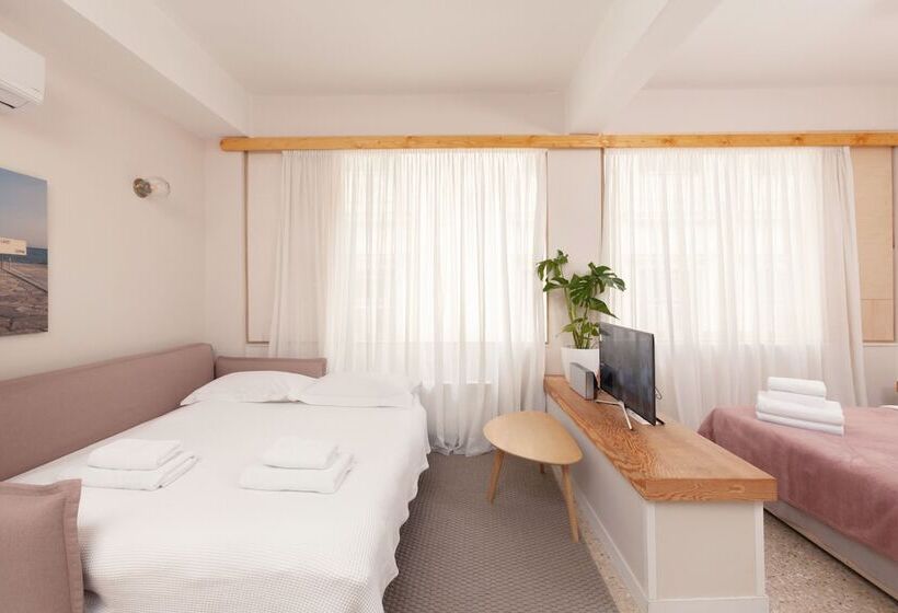 スイート, The Marble Suites, Plaka