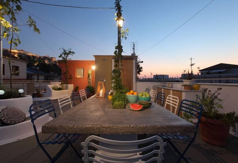 スイート, The Marble Suites, Plaka