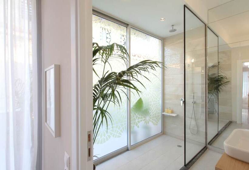 デラックススイート, The Marble Suites, Plaka