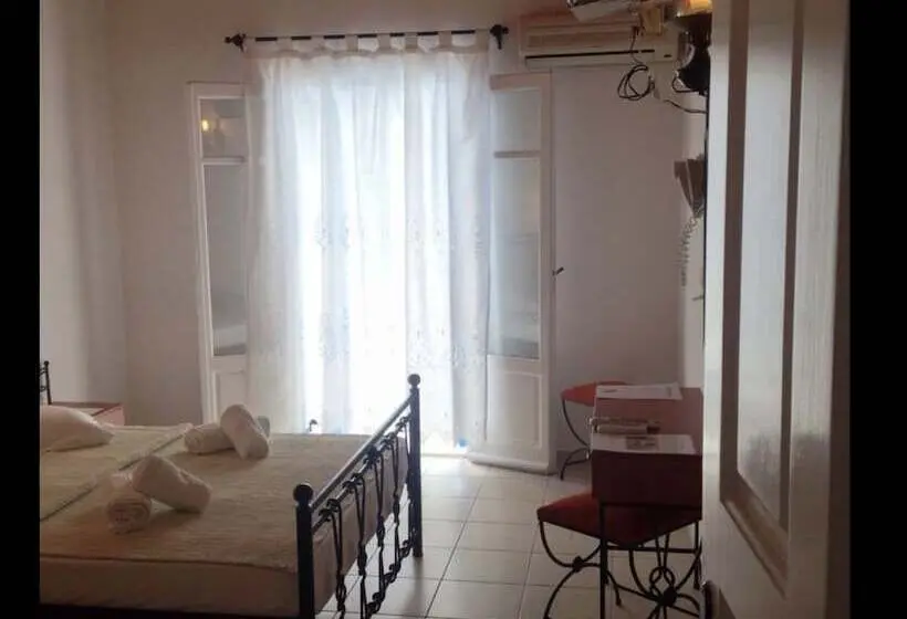 Triple Room Sea View, Posidonion