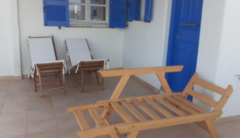 带露台的标准工作室, Posidonion