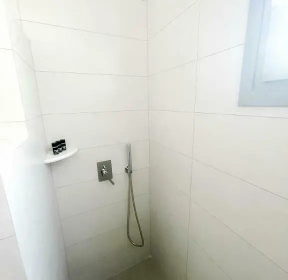 اتاق لوکس, Kirki Rooms