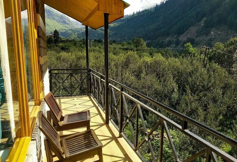 غرفة عائلية مطلّة علي الجبل, The Cider