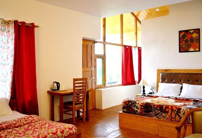 غرفة عائلية مطلّة علي الجبل, The Cider