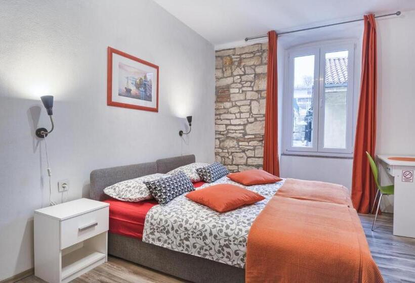 חדר סטנדרט נוף לעיר, Top Center Rooms & Studio