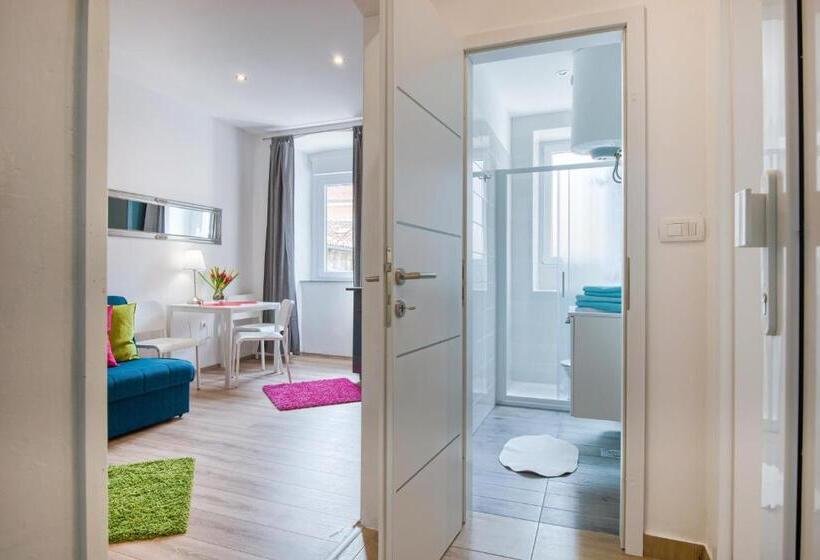 דירת חדר, Top Center Rooms & Studio