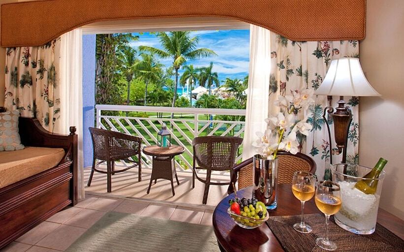 اتاق لوکس با تخت بزرگ, Beaches Turks And Caicos Resort Villages And Spa All Inclusive