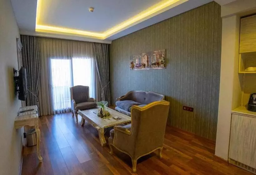 Suite amb Vistes, Azka