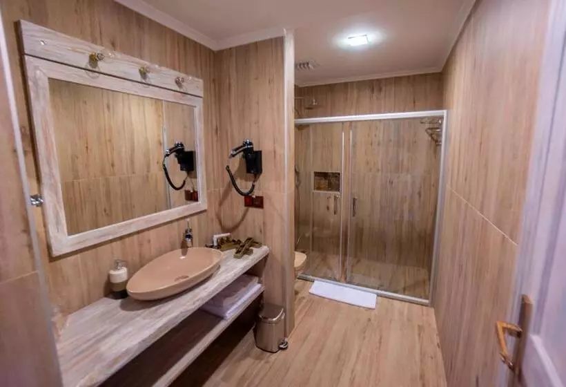 Suite amb Vistes, Azka