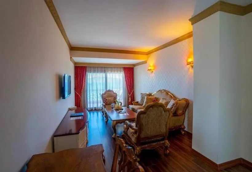 Suite amb Vistes, Azka