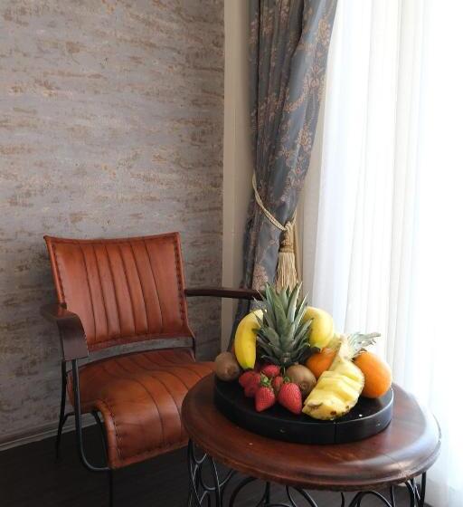 Номер Стандарт Вид на Море, Azka