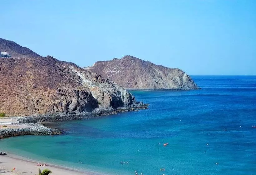 キングサイズベッドのデラックスルーム, Oceanic Khorfakkan Resort & Spa