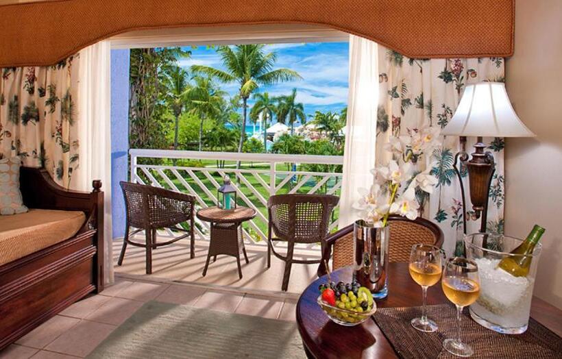 اتاق لوکس با تخت بزرگ, Beaches Turks And Caicos Resort Villages And Spa All Inclusive