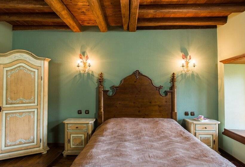 جناح جونيور, Boutique Hotel Kokkino Spiti
