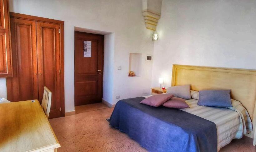 Comfort room with terrace, Casina Raho B&b