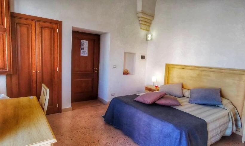 Comfort room with terrace, Casina Raho B&b