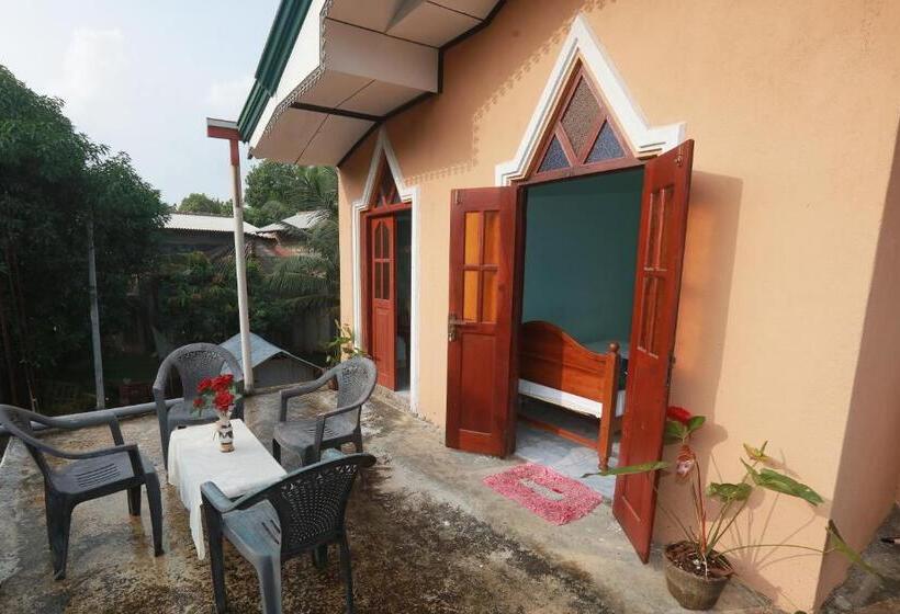 Номер Стандарт с Террасой, Galle Paradise Inn