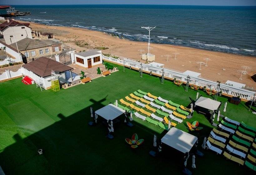 豪华三人间, Golden Beach