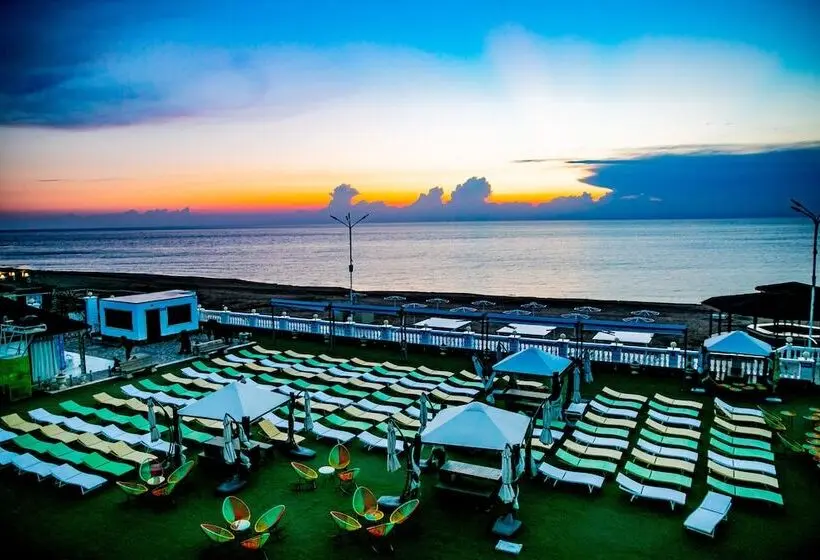 デラックストリプルルーム, Golden Beach