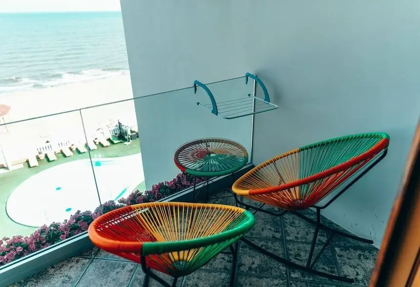 オーシャンビュースーペリアースイート, Golden Beach