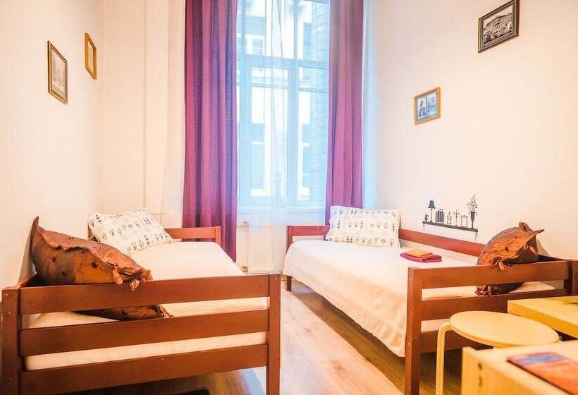 اتاق استاندارد, Ave Peter Hostel