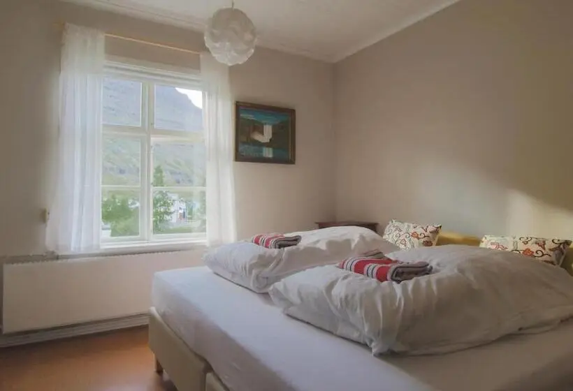 اتاق استاندارد با سرویس بهداشتی مشترک, Hafaldan Hi Hostel, Old Hospital Building
