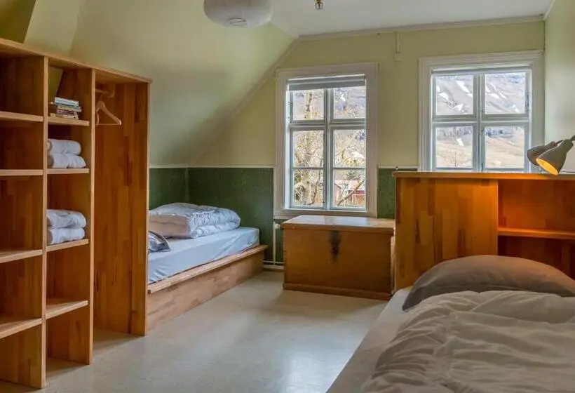 اتاق استاندارد چهارنفره با سرویس بهداشتی مشترک, Hafaldan Hi Hostel, Old Hospital Building