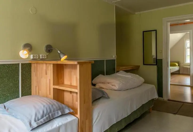 اتاق استاندارد چهارنفره با سرویس بهداشتی مشترک, Hafaldan Hi Hostel, Old Hospital Building