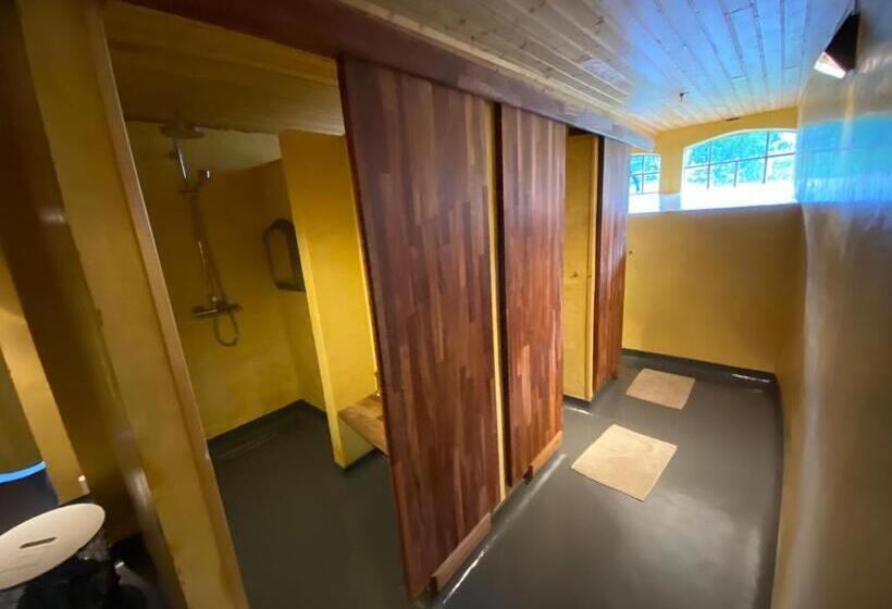 اتاق استاندارد چهارنفره با سرویس بهداشتی مشترک, Hafaldan Hi Hostel, Old Hospital Building