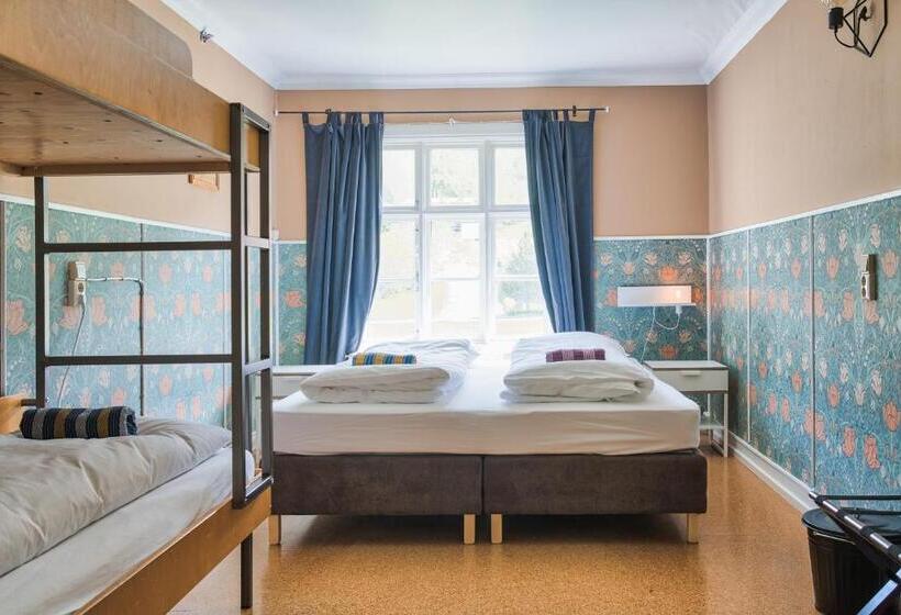 اتاق استاندارد سه تخته با سرویس بهداشتی مشترک, Hafaldan Hi Hostel, Old Hospital Building