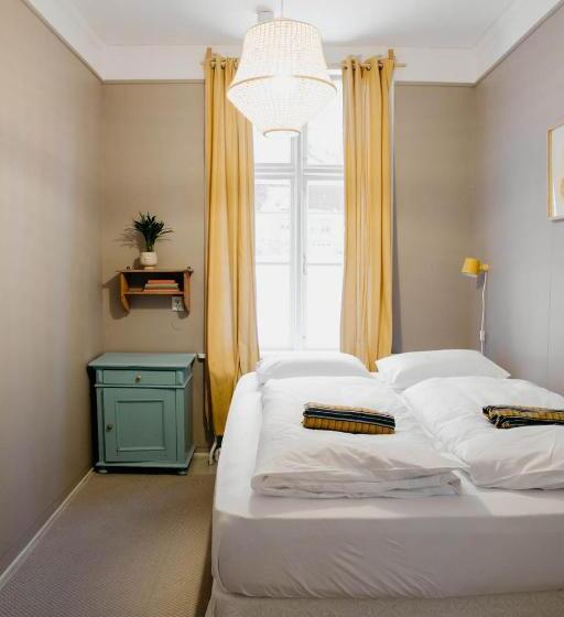 اتاق اکونومی, Hafaldan Hi Hostel, Old Hospital Building