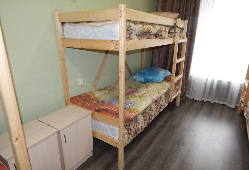 تختخواب در اتاق مشترک, Hostel Romanov