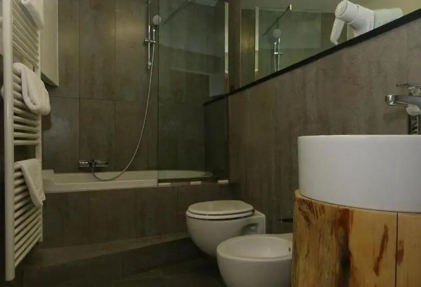 اتاق خانوادگی, New Fontana Rooms