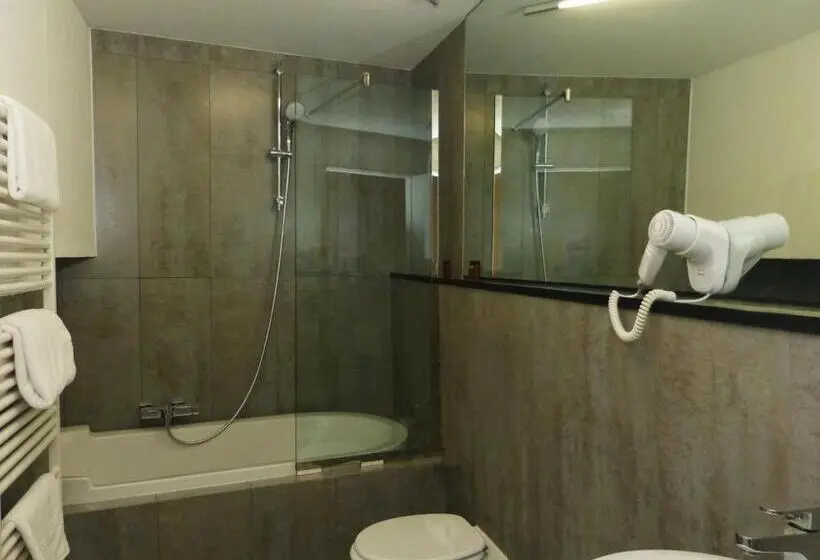 اتاق خانوادگی, New Fontana Rooms