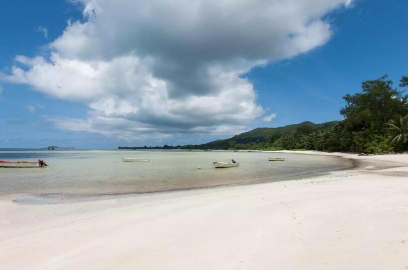 ویلای یک اتاق خوابه با استخر شنا, Villa Confort