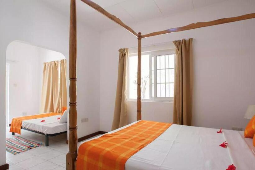 ویلای یک اتاق خوابه با استخر شنا, Villa Confort