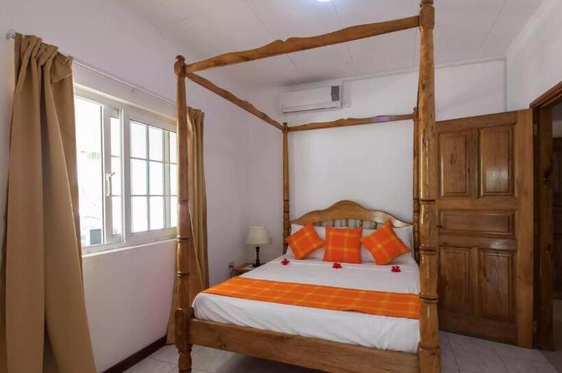 ویلای یک اتاق خوابه با استخر شنا, Villa Confort