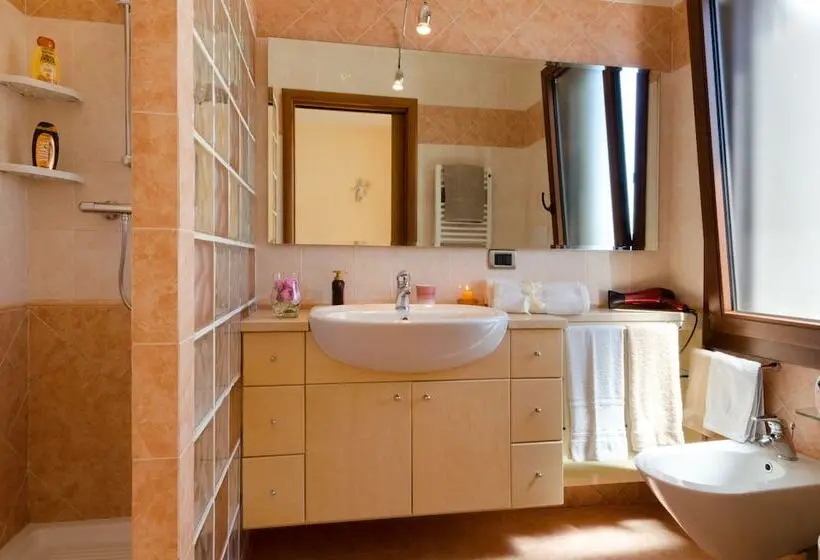 اتاق لوکس سه تخته, B&b L Antica Rimessa