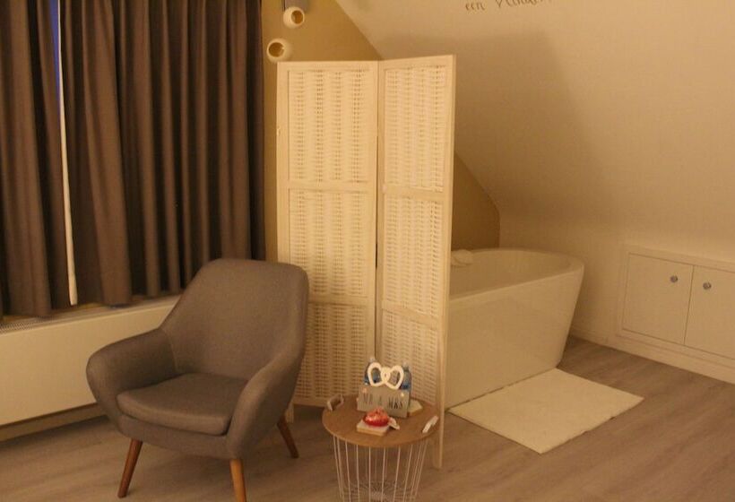 디럭스 룸, Saffels Nest