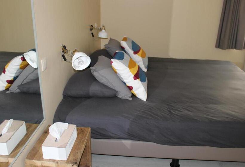 デラックスルーム, Saffels Nest