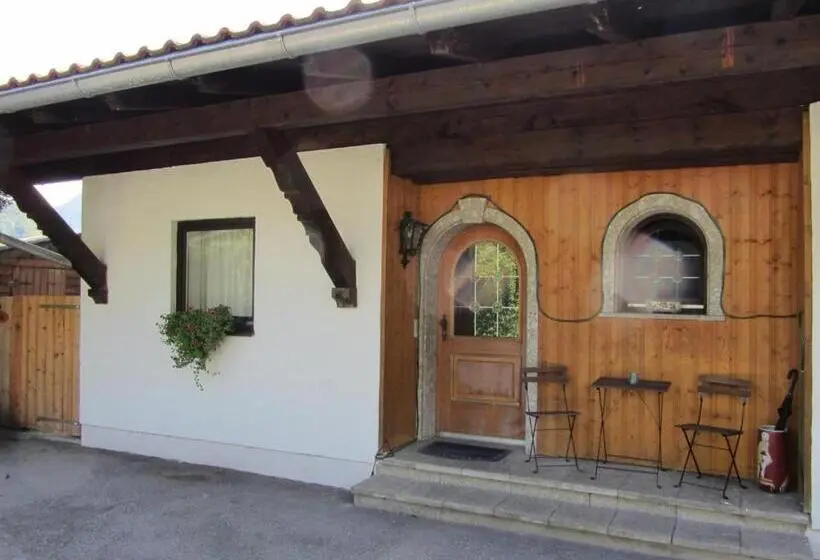 スタンダードバンガロー, Pension Bergblick