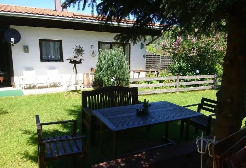 スタンダードバンガロー, Pension Bergblick