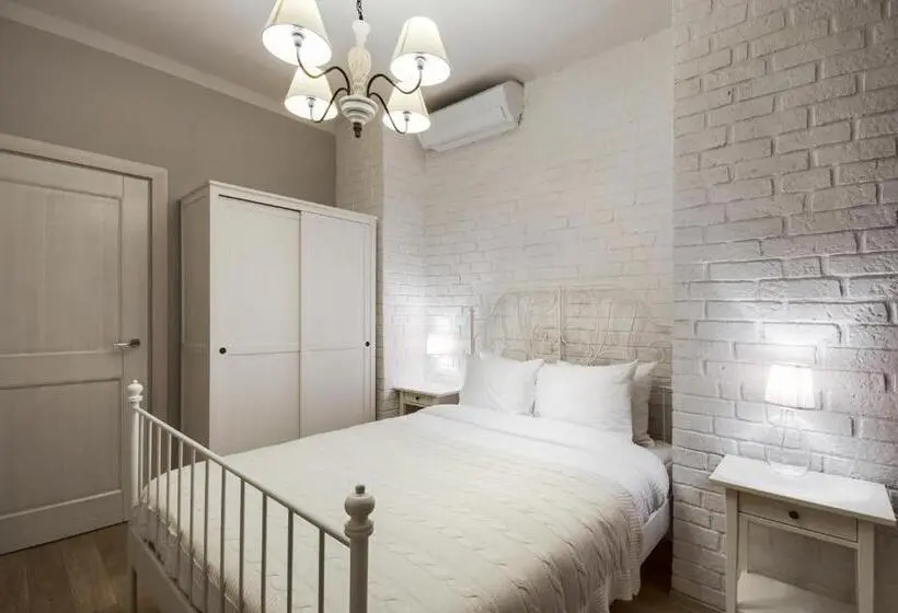 バルコニー付き１ベッドルームアパートメント, Too Good Apartments