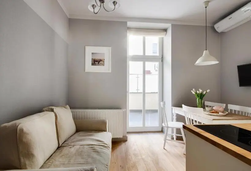 バルコニー付き１ベッドルームアパートメント, Too Good Apartments