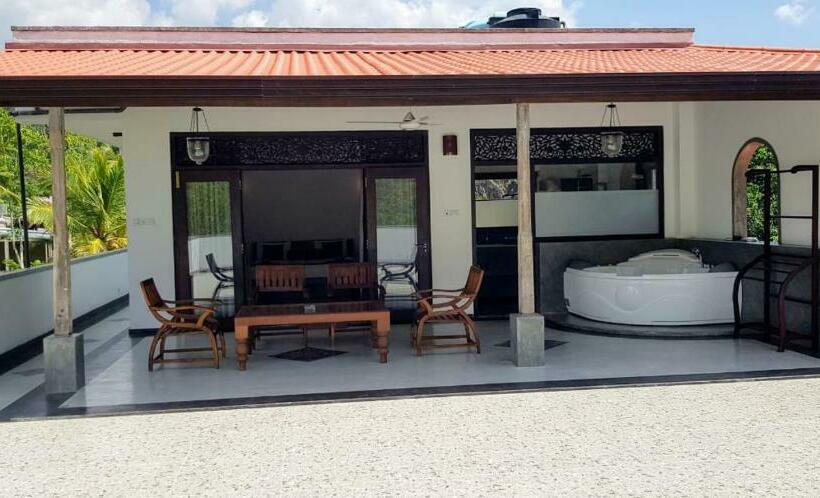 سوئیت پنت هاوس, Green Villa Unawatuna