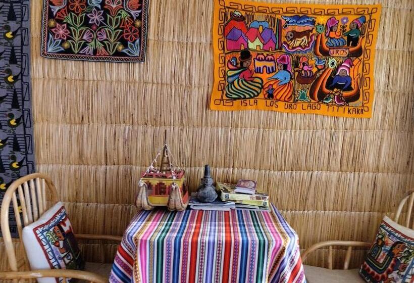 Suite with lake view, Uros Titikaka The Best Lodge
