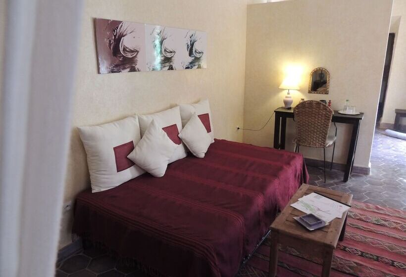 سوییت جونیور, Dar Qamar