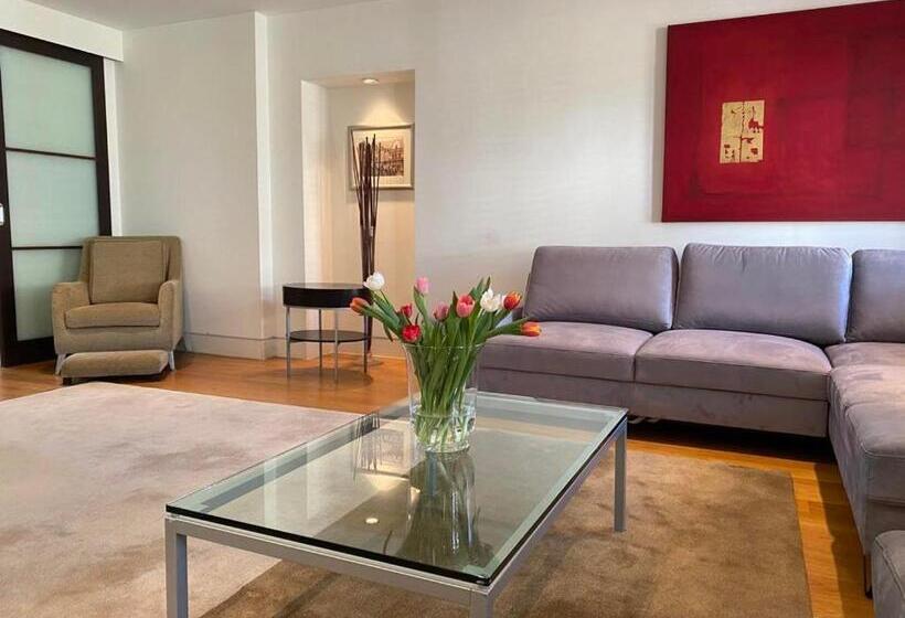 חדר משפחתי דלוקס, Residence 1898