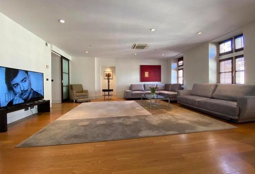 חדר משפחתי דלוקס, Residence 1898