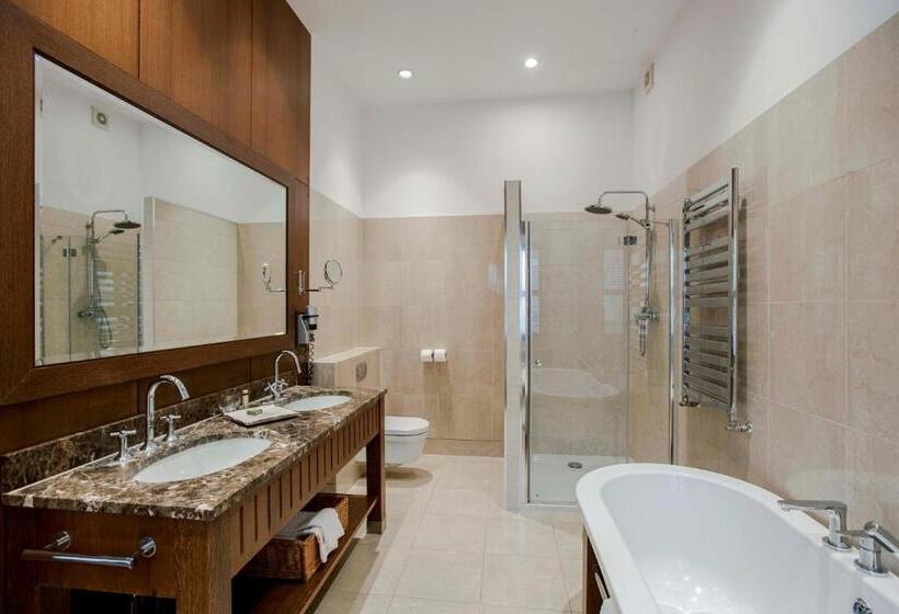 חדר משפחתי, Residence 1898